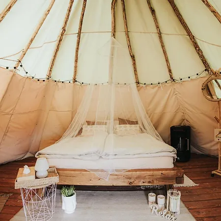 Teepee Svistici Sip Lüks kamp alanı *